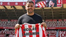 Foto que representa a Nicolás Larcamón: de encaminar la “décima” de Cruz Azul a dirigir al Sporting de Gijón