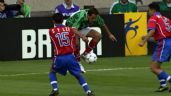Foto ilustrativa de la nota titulada: ¿Cómo nació? Cuauhtémoc Blanco maravilló al mundo con la 'Cuauhtemiña' en Francia 98