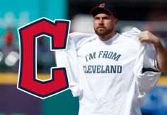 Foto ilustrativa de nota El curioso caso de Travis Kelce: De estrella de la NFL a dueño de un equipo en la MLB