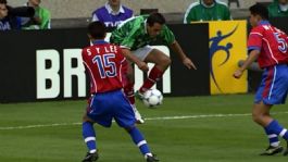 Foto que representa a ¿Cómo nació? Cuauhtémoc Blanco maravilló al mundo con la 'Cuauhtemiña' en Francia 98