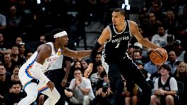 Foto que representa a NBA: La mágica noche de Victor Wembanyama destroza al Thunder; Spurs empata la serie