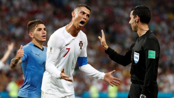 Foto de: ¡No se intimidó! El día que César Ramos frenó y encaró a Cristiano Ronaldo tras fuertes reclamos