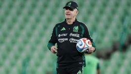 Foto que representa a México acelera rumbo al Mundial; Aguirre exige doble sesión en el CAR