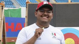 Foto que representa a Sebastián García se cuelga el oro en Copa del Mundo de Tiro con Arco