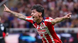 Foto que representa a ¡Épica rojiblanca! Chivas remonta y elimina a Tigres con doblete de Santiago Sandoval