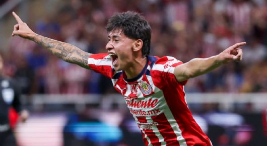 ¡Épica rojiblanca! Chivas remonta y elimina a Tigres con doblete de Santiago Sandoval
