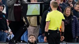 Foto que representa a ¿Cuáles serán las nuevas reglas del VAR en el Mundial 2026?