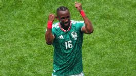 Foto que representa a Julián Quiñones, segundo naturalizado en anotar para México en un Mundial; ¿quién fue el primero?