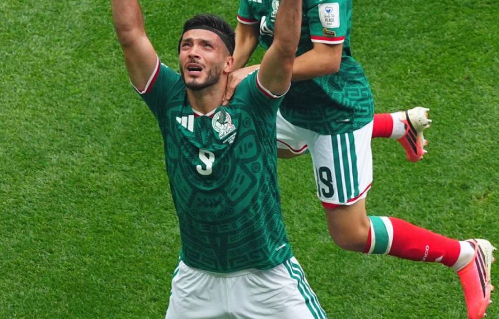 ¡Directo al cielo! Raúl Jiménez recuerda a su padre tras su primer gol mundialista