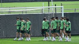 Foto que representa a Con hermetismo, el Tri entrena en el CAR previo al partido frente a Corea