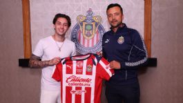 Foto que representa a Chivas confirma el fichaje de Jordan Carrillo: ¿Cuántos años jugará en el Rebaño?