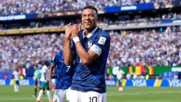 Foto que representa a Francia celebra el récord de Mbappé