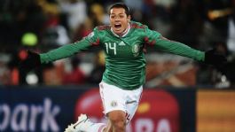 Foto que representa a ¿Con quién está empatado Chicharito Hernández como máximo anotador de México en los Mundiales?