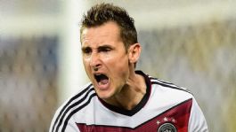 Foto que representa a Miroslav Klose: De escapar de su país y trabajar como carpintero a hacer historia en Mundiales