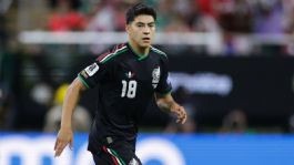 Foto que representa a Abuelitos de Obed Vargas lo vieron jugar por primera vez y fue en su debut mundialista