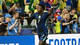 Foto que representa a Brasil golea y elimina a Haití del Mundial 2026, pero sufre por lesión de Raphinha