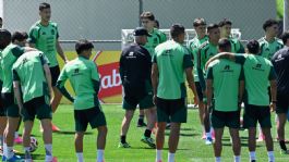 Foto que representa a México vuelve al CAR tras clasificar a dieciseisavos; Vasco ya piensa en las rotaciones ante Chequia