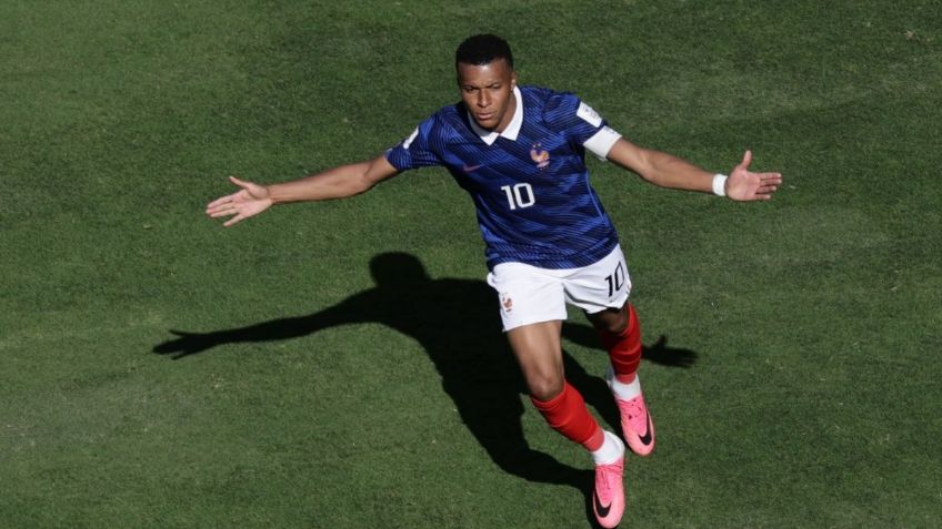 Mbappé y Francia por su pase a la siguiente ronda