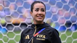 Foto que representa a Sheinbaum felicita a Katia Itzel García tras ser designada para el Túnez vs Países Bajos