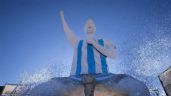 Foto ilustrativa de la nota titulada: Mundial 2026: Argentina levanta un Messi de 26 metros de altura para pedirle milagros