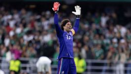 Foto que representa a Mundial 2026: Guillermo Ochoa hace historia y es ovacionado al ingresar en el México vs Chequia