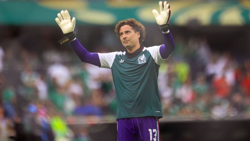 ¡Es leyenda! Guillermo Ochoa presume parche Legacy por sus seis Mundiales
