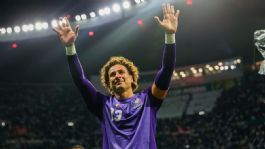 Foto que representa a ¿Firmaron la paz? Oswaldo Sánchez llena de elogios a Guillermo Ochoa por sus seis Mundiales