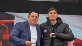 Foto que representa a Eddy Reynoso alaba a Marco Verde y asegura que sigue los pasos de Canelo Álvarez