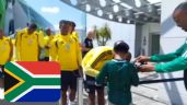 Foto ilustrativa de la nota titulada: ¿Quién es Luchito, el pequeño que recibió a la Selección de Sudáfrica en Pachuca?
