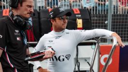 Foto que representa a Checo Pérez se olvida de las carreras y se une a la actuación con Lily Collins