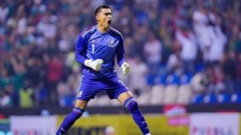 Foto que representa a Tala Rangel levanta la mano: sus números superan a los de Ochoa rumbo al Mundial 2026