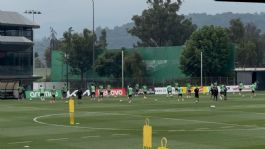 Foto que representa a Santiago Gimenez enciende alarmas: Entrenó por separado con la Selección Mexicana
