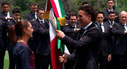 La emotiva reacción de Guillermo Ochoa tras cargar la Bandera de México previo al Mundial 2026